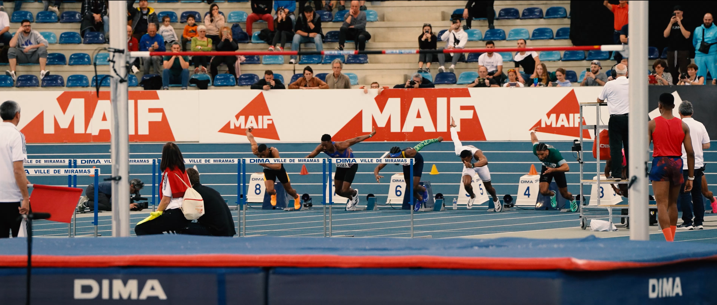 Départ Haies - Salle de Miramas Championnats de France Elite DIMA fournisseur